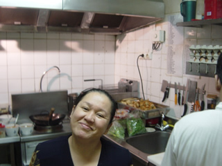 Sujinda dans ls cuisine du Baan Siam
